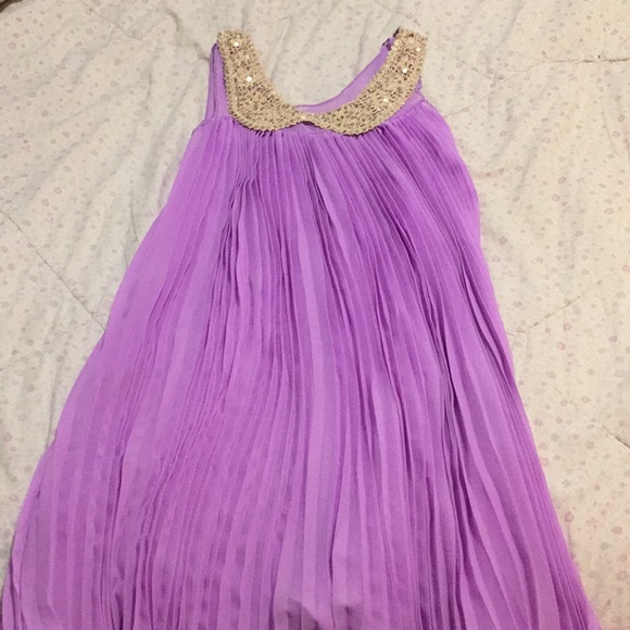 Dress(s) - Picture 2 of 5
